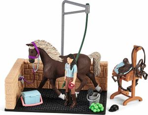 Schleich® Horse Club 42438 Waschplatz mit Emily & Luna Spielfiguren-Set