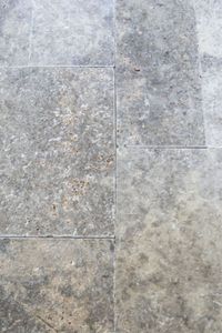 Fliese Travertin Naturstein weißgrau Fliese Römischer Verband silber Antique Travertin MOSF-45-47000