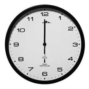Monzana Wanduhr Funk Automatische Zeitumstellung Geräuscharm Sekundenzeiger Quarzuhrwerk Analog 31 cm Hohe Genauigkeit Haushalt Funkuhr Uhr Schwarz Weiß