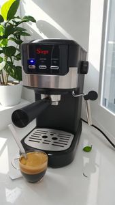 Espresso- und Cappuccino-Kaffeemaschine 1100 Watt, 15 bar, 2 Filter für gemahlenen Kaffee, Schwarz