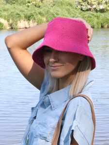styleBREAKER Damen Fischerhut aus luftig gewebtem Papierstroh, Faltbarer Knautschhut, Sonnenhut, Bucket Hat 04025032, Farbe:Creme