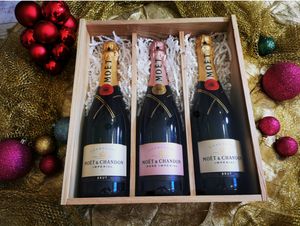 Geschenkbox Champagner Moët&Chandon / 2 Brut / 1 Rosé / Transparentes Glas