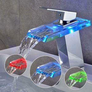 LED Badarmaturen RGB Wasserhahn Wasserfall Waschbecken Waschtischarmatur Wasserfall Mischbatterie Beleuchtung Einhandmischer Glas Armatur