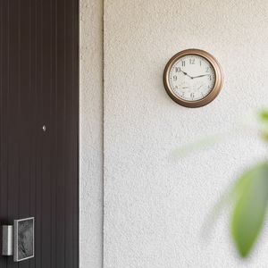 Navaris Outdoor Wanduhr analog - mit Thermometer und Hygrometer Anzeige - 30,5 x 4,9cm - runde Uhr zum Aufhängen ohne Ticken - Deko Garten Wand Uhr