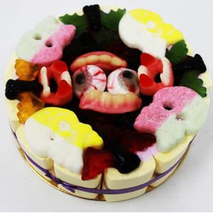 Happy Halloween Grusel Torte mit Baiser und Fruchtgummi Totenkopf 600g