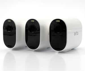 Arlo Essential - Netzwerk-Überwachungskamera - Außenbereich, Innenbereich - wetterfest - Farbe (Tag&Nacht) - 1920 x 1080 - 1080p - Audio - drahtlos - Wi-Fi - H.264 (Packung mit 3)