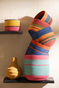 Manahee Design | Set aus 3 Rundkörben aus Rattan Mehrfarbig mit Füßen | 26 cm x 30 cm x 30 cm