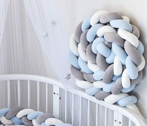Bettschlange Geflochten Bettumrandung, Babybett Nestchen Stossfaenger Dekoration, Bettrolle für Krippe Kinderbett 200CM Weiß+Grau+Blau