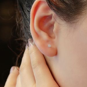 0,18 Carat Diamant Solitär Ohrringe 14 Karat Weißgold