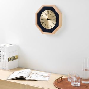 Navaris Analog Holz Wanduhr Achteck Design - 30 x 30 x 3,5cm - analoge Hängeuhr Uhr zum Aufhängen mit goldenem Ziffernblatt - Holzuhr Hellbraun