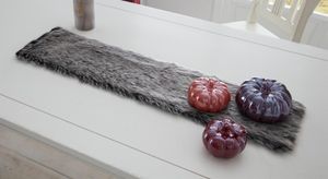 Tischläufer aus Kunstfell, schwarz / grau, 20x90 cm