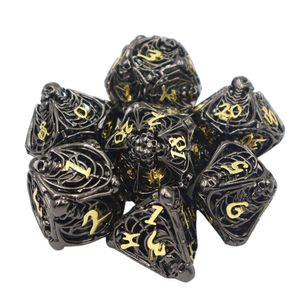 Hilvard - Metall Würfelset, Black Skull, D&D Würfelset, DnD Polydice Set, 7-Teilig, polyedrisches Würfel-Set, Inklusive Metallkoffer und Samtbeutel