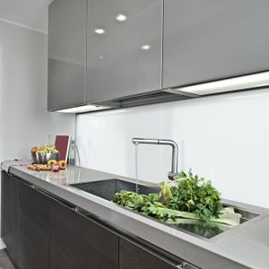 Küchenrückwand Spritzschutz Fliesenspiegel Küche Wandschutz 60x140cm Aluverbund weiss