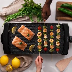 Elektrická grilovacia doska Cecotec de Grill Tasty&Grill 3000 RockWater MixGrill. 2600 W, nepriľnavý povrch, miešaný povrch, nastaviteľný termostat, možno umývať v umývačke riadu