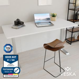 Výškovo nastaviteľný stôl (140 x 70 cm) - Sit & Stand Desk - Kancelársky stôl s elektrickým nastavením výšky s dotykovou obrazovkou a oceľovými nohami - strieborný/biely