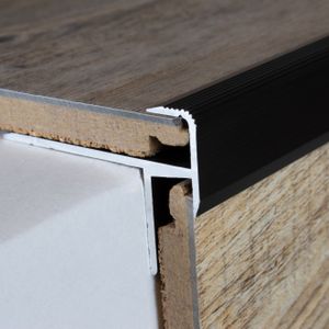 PROVISTON | Laminat-Treppenkante | Aluminium eloxiert | Bronze Dunkel | Breite 10 mm | Höhe 8.5 mm | Länge 1000 mm | Gebohrt | Treppenkantenprofil | Treppenwinkel | Winkelprofil | 1 Stück