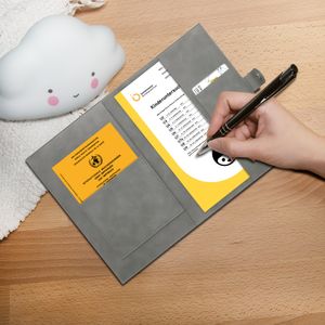 kwmobile Kunstleder Hülle für deutsches Untersuchungsheft - U-Heft Hülle und Impfpass Hülle - extra Fächer - Cover Herz Brush Grau