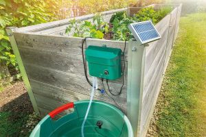 Esotec Solar Bewässerungssystem Waterdrops für außen, Komplettset Pflanzenbewässerung mit 15 Sprinklern 101100, Farbe grün