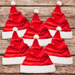 6er Set Weihnachtsmützen aus kuscheligem Plüsch – Weihnachtsmann Mütze mit Bommel – Kuschelig und warm – Nikolausmützen für Weihnachten