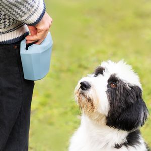 Navaris 2x Hunde Futterbeutel aus Silikon - Snackbeutel mit Clip - Leckerlibeutel Futtertasche Tasche für Leckerlis Hundekotbeutel - 2er Set Beutel
