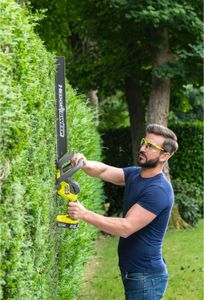 RYOBI Akku-Heckenschere RY18HT55A-0, Strauchschere, Heckenschneider, Trimmer mit Schnittgutkehrer, 18V RYOBI Akku-Heckenschere RY18HT55A-0, Strauchschere, Heckenschneider, Trimmer mit Schnittgutkehrer, 18V