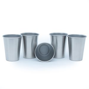 Intirilife 5x sztaplowane kubki ze stali nierdzewnej o pojemności 350 ml - Outdoorowy metalowy kubek kempingowy Szklany kubek wielokrotnego użytku bez plastiku odpowiedni dla dzieci