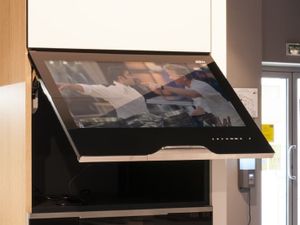 Einbau Smart Fernseher für die Küche AVS240KS (schwarzer Rahmen)