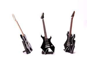 Miniatur E-Gitarre Spezial x Form schwarz mini Deko Gitarre aus Holz 24cm