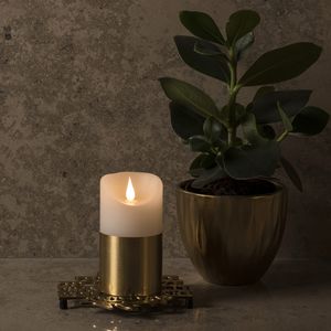 LED Kerze mit goldener Banderole - Echtwachs - 3D Flamme - Timer - H: 13,5cm, D: 7,5cm - weiß