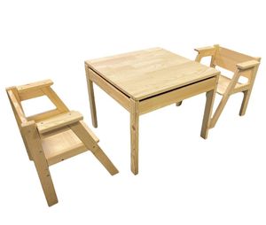 Dětský nábytek z borovicového dřeva s úložným prostorem.
