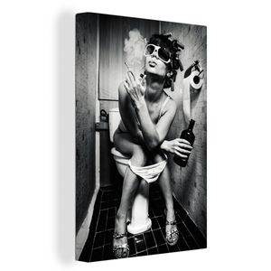 OneMillionCanvasses® - Leinwandbilder - Bild auf Leinwand Wandbild Leinwandbild Frau - Vintage - Lockenwickler - Toilette - Zigarette, 20x30 cm, Kunstdruck Wandkunst Gemälde auf Holzrahmen