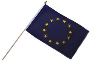 Fahne Flagge Europa 30x45cm doppelt umsäumt mit 60cm Holzstab Handfahne Stockflagge Banner Fan Sport