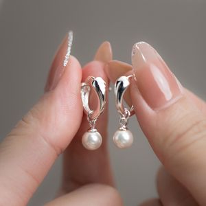 Echte 925 Sterling Silber Synthetische Perle Kleine Creolen Retro Hochwertiger Ohrring Hypoallergener Schmuck für Frauen