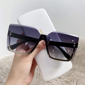 Metall Halbrahmen Sonnenbrillen Damen Quadratische Sonnenbrille Farbverlauf mit großem Rahmen Stilvoller, Schlanker UV-Schutz, Grau-Blau-Verlauf