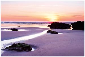 Wallario Premium Vliestapete Fototapete Sonnenuntergang am einsamen Strand in der Größe 400 x 267 cm, extra dick, wird in 5 Teilen geliefert