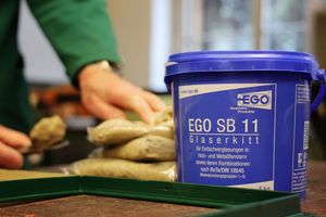 1 Kilogramm Cut360 Leinölkitt Glaserkitt für Einfachverglasung – weichplastisch & witterungsbeständig –ideal für Holz- & Metallrahmen –lösemittelfrei 1 Kilogramm Cut360 Leinölkitt Glaserkitt für Einfachverglasung – weichplastisch & witterungsbeständig –ideal für Holz- & Metallrahmen –lösemittelfrei