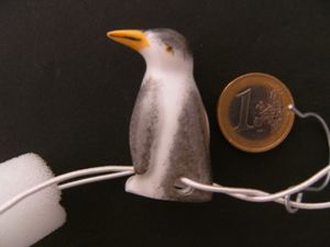 Porzellan Tropfenfänger Pinguin, handbemalt für Kaffee- o. Teekannen, Figur Pinguine