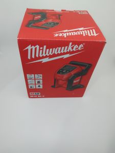 Milwaukee Akku-Kompressor M12 BI-0, tragbarer Kompressor, extrem handlicher Luftkompressor, digitaler LCD-Display -12V