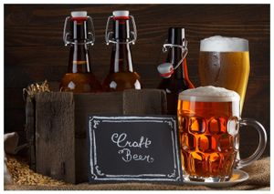 Wallario Premium Glasbild, freischwebende Optik, kräftige Farben, Größe 100 x 70 cm Motiv Biervarianten - Pils im Glas  Flaschenbier  Schild Craft Beer