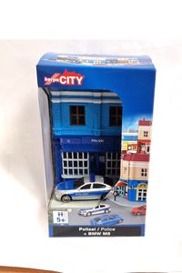 Herpa City 800006 BMW M5 Polizei silber/blau Diorama mit Haus Maßstab 1:64 Modellauto