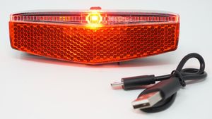 Akku Fahrrad LED Rücklicht Aufladbar mit USB Ladebuchse für Gepäckträger 50/80 mm