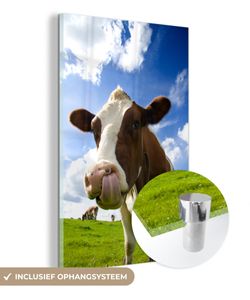 MuchoWow® Glasbilder - Bilder auf Wandbild - Foto auf Glas Kuh - Bauernhof - Gras 80x120 cm Wanddekoration aus Glas - Acrylglasbild - Acrylbilder - Die Schlafzimmer