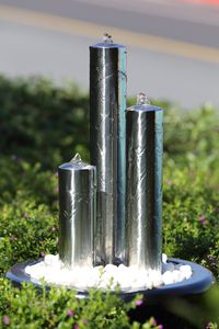 Köhko 102 cm Springbrunnen 22005 aus gebürstetem Edelstahl mit LED-Beleuchtung Säulenbrunnen