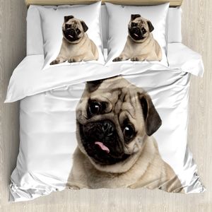 ABAKUHAUS Mops Bettbezug, Junge Welpen, die auf Fußboden, Milbensicher Allergiker geeignet mit Kissenbezügen, 155 cm x 220 cm - 80 x 80 cm, Pale Braun Schwarz