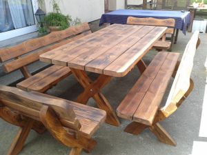 Gartenmöbel AR-OC Holzgartenmöbel, Holzsitzgruppe, Tisch +2 Bänke + 2 kleine Bänke. Farbe geflammt