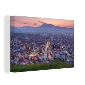 OneMillionCanvasses® - Leinwandbilder - 120x80 cm, Blick über Prizren im Kosovo am Abend, Wandbilder Kunstdruck Wanddekoration - Foto auf Leinwand - Gemälde auf Holzrahmen  - Wanddekorationen - Wohnzimmer