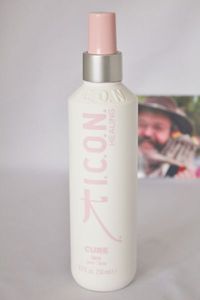 I.C.O.N. Cure Spray spendet Feuchtigkeit heilt geschädigtes Haar Leave-in 250ml