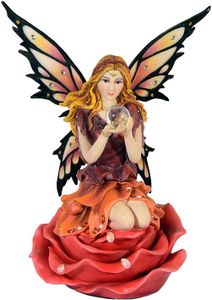 Wunderschöne Elfenfigur Elfe sitzt auf Rose - Fairy Fee Figur