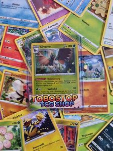 Pokemon Kartenpaket mit 50 Karten und einer Holokarte + Tobostop Toploader Boosterfrisch Geschenkset Starterset Deutsch