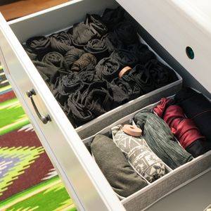 Navaris Aufbewahrungsboxen Organizer Ordnungssystem für Wäsche - 4 Boxen für Kleiderschrank oder Schubladen - Stoffboxen in verschiedenen Größen